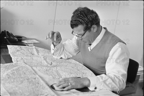 Ricardo Bonetti, radiesthesist, in Blick editorial office 1969.