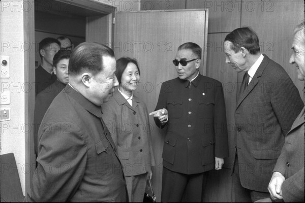Hans-Peter Tschudi with Chinese press delegation, 1972.