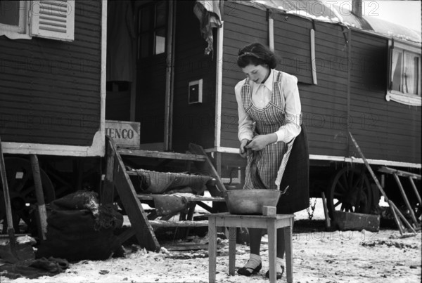 Washing in the winter camp 1942.