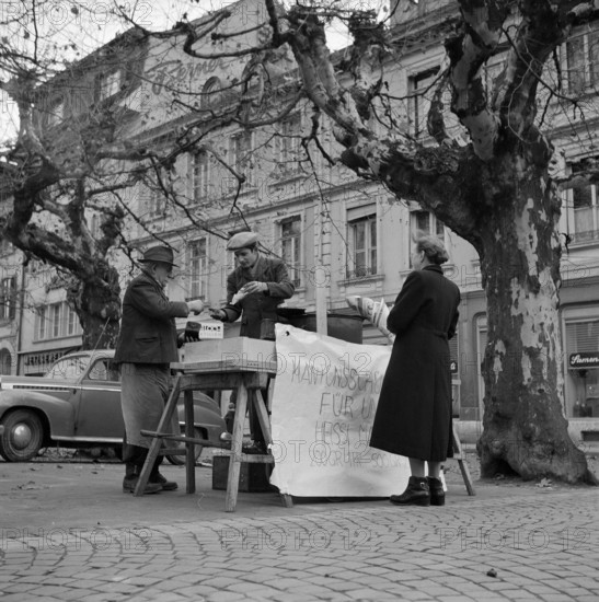 High school pupil for Hungary: chestnut stall, Aarau 1957.