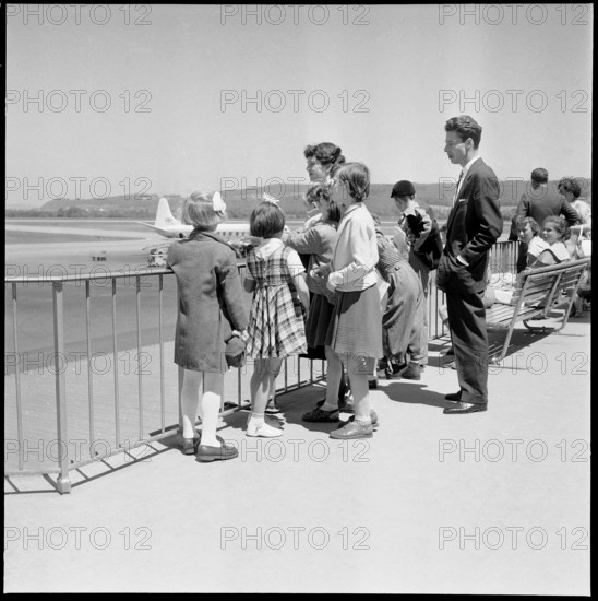 Gerold Zust with Hungarian children at airport Kloten 1957.