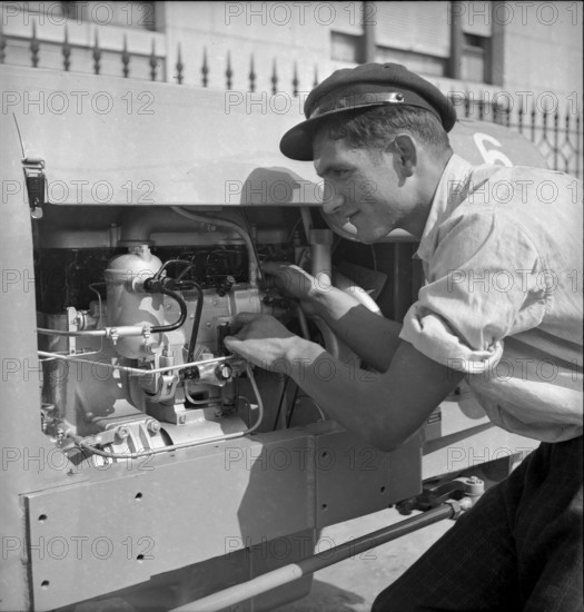 Swiss donation: craftsmen for Luxembourg, 1945.