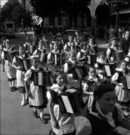 Children collecting money for Swiss donation, 1945.