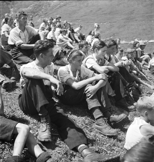 Crowd at the Jakobsfest Lungern 1942.