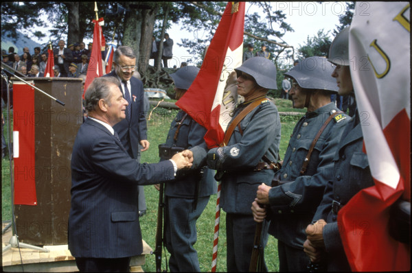 Jean Pascal Delamuraz greets flag guard.