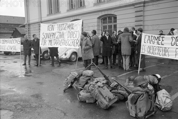 Military service deniers demonstrating, Berne 1967.