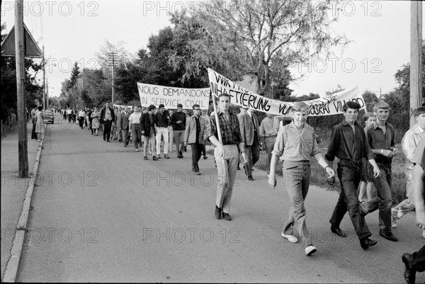 Demonstration for civilian service, Ins 1966.