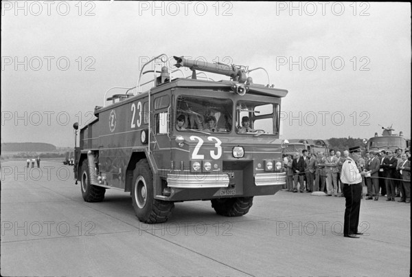 Airport fire-brigade: new fire engine, Kloten 1972.