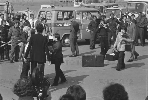Arrival at Airport Zurich-Kloten in a Swissair DC9; Solzhenitsyn with sons, behind his wife Natalia with the youngest son Stephan.