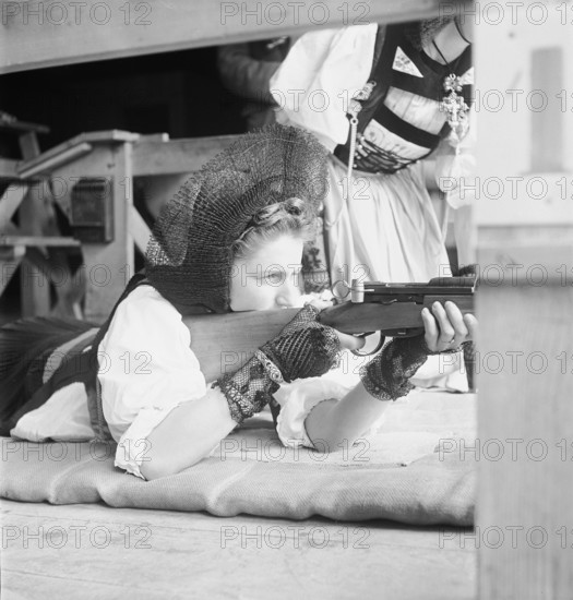 Women's shooting in Schuepfheim, 1946.