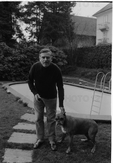 Golo Mann with his dog and a pipe, 1974.