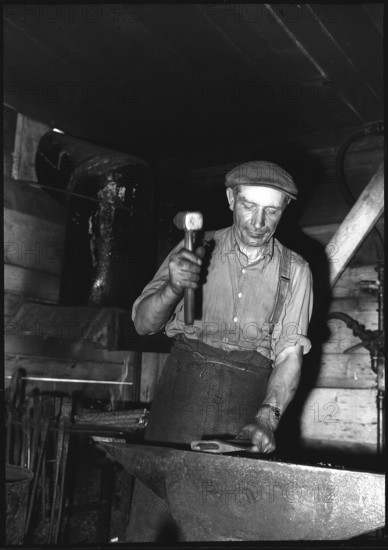 Blacksmith at the Oberaar building site 1950.