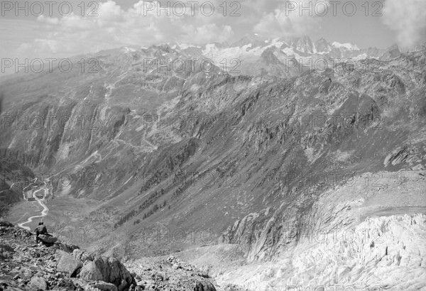 Gletsch in upper Rhone valley with Garstenhorner 1950.
