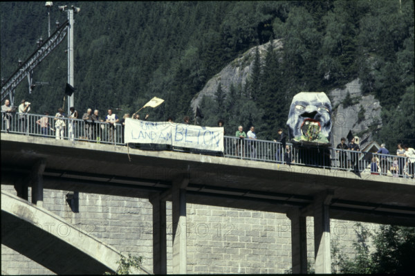 Population's protest, concrete building, 1980.