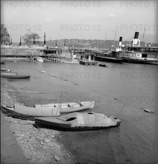Lake Geneva: low water level; 1943.