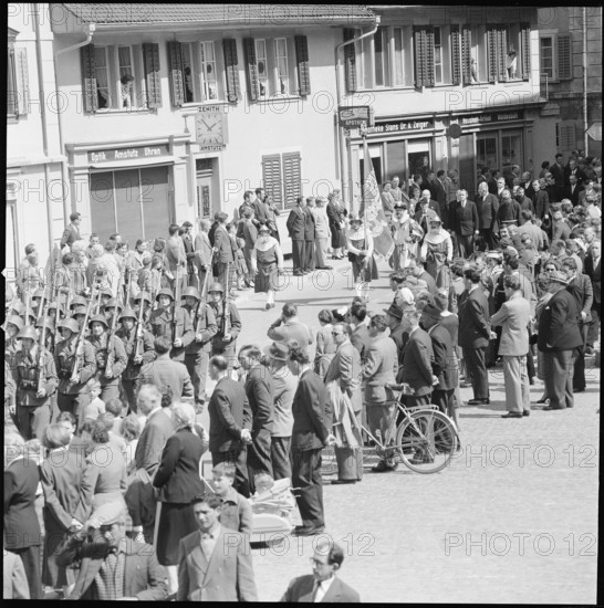 Stans: Nidwalden voter's meeting, procession 1957.