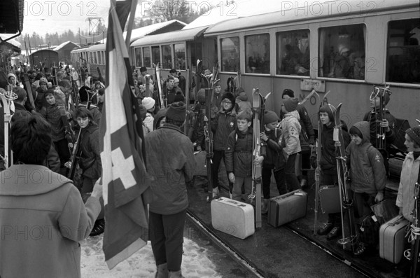 On 2nd january 1967, around 700 children from all over Switzerland gather for the Swiss youth skiing camp in Lenk.
