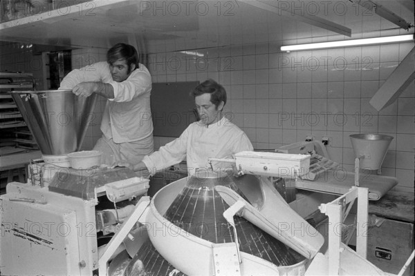 Bienne, bakers runnibg dough machine; 1970.