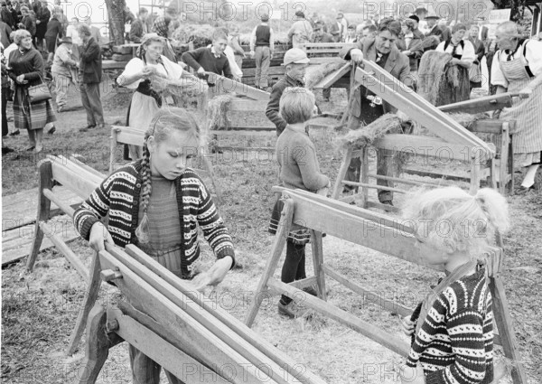 Braechete, public demonstration of handicraft in Zaeziwil, 1965.