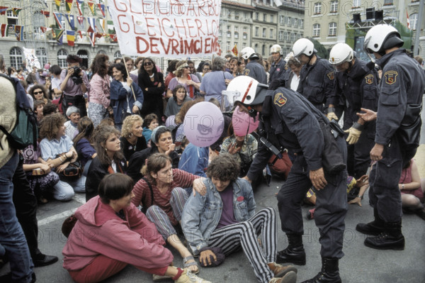 Women's Strike Day, police breaks up sit-down strike, 1991.