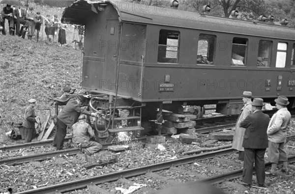 Railway accident near Erstfeld, 3rd class carriage, 1940