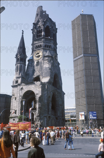 Demonstration against Chilean army in front of Kaiser Wilhelm Memorial Church 1974