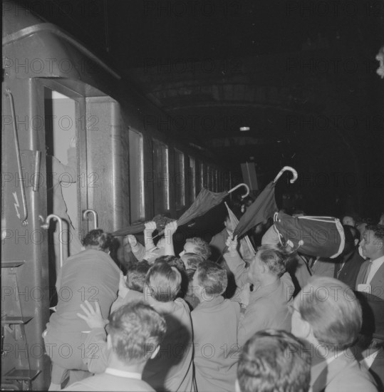 Protest against Moscow travelers at their comeback, 1957