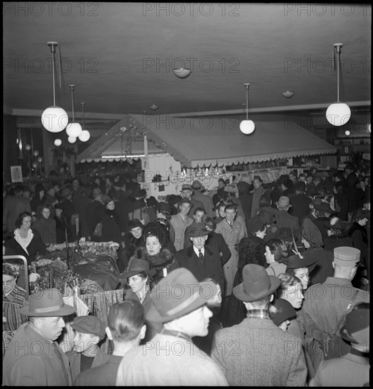 Christmas market in Zurich in 1944