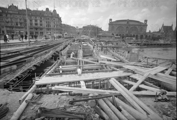 Bahnhof bridge in Zurich under construction; 1951