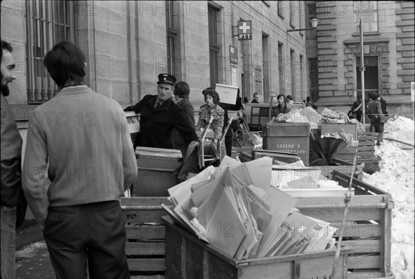 Fire at Lucerne main station 1971: clearing off the offices