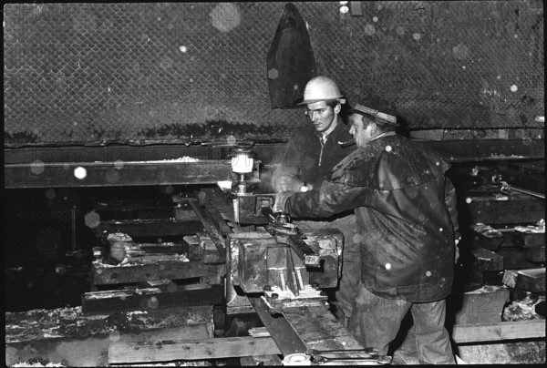 Preparation for shifting of a house 1969