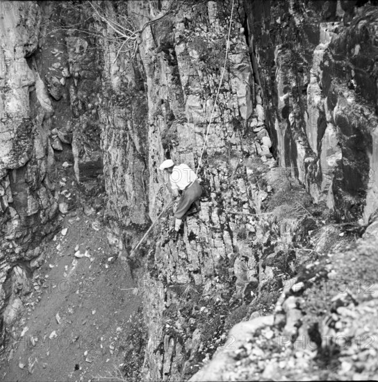 Cleaning up of the glacier ravine in Grindelwald, 1961
