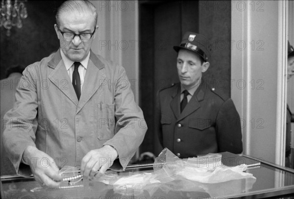 Geneva, Christie's sells Nina Dyer's jewelry at auction; 1969