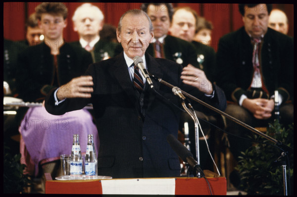 Dr. Kurt Waldheim in the 1986 election campaign