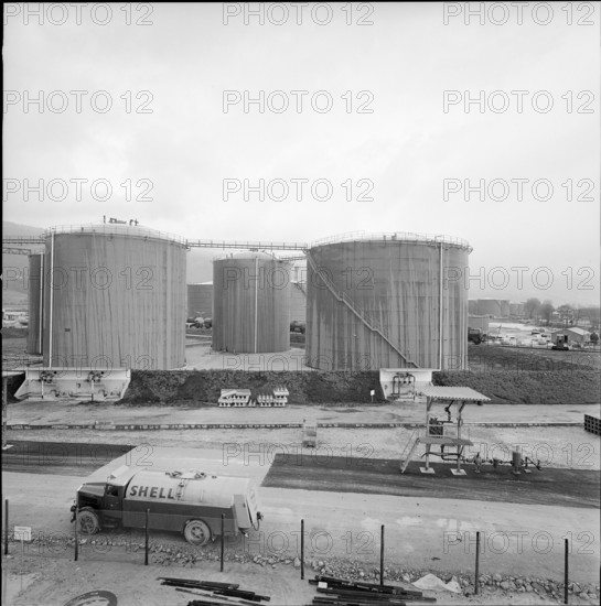 Cressier, Refinery under construction, oil tank, 1965