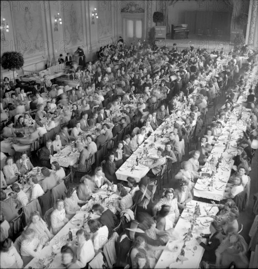 Staff Outing of Grands Magasins, 1944