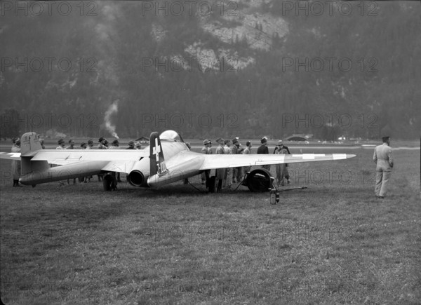 British fighter jet Vampire J-1002 at Meiringen airfield 1946