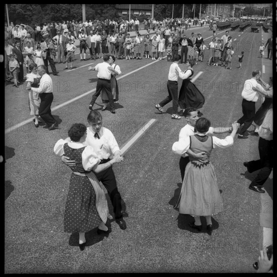 Public festival on the new St Alban bridge; 1955