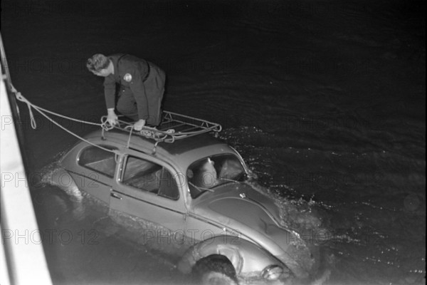 Lucerne 1969: car being pulled out of the Reuss