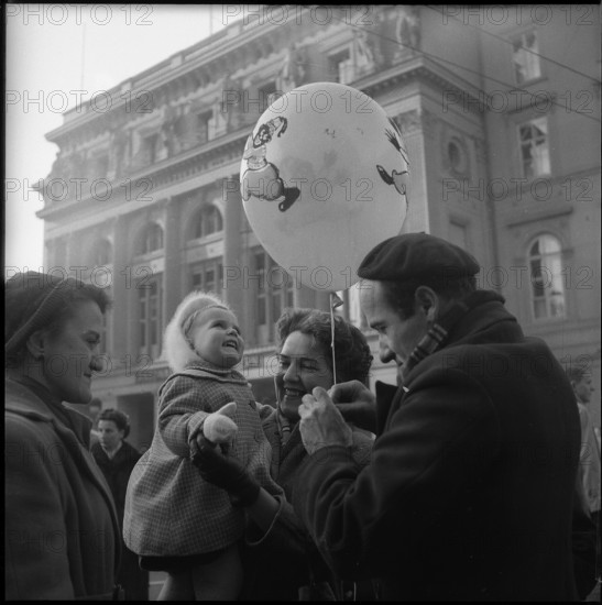 Small child receives a balloon, Bern 1955