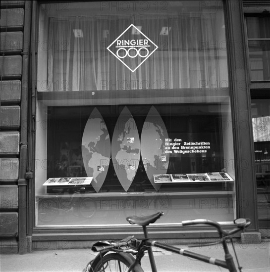 Shop window Ringier publisher: Ringier magazines Pour Tous + L'Illustré, 1966