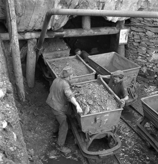 coal mine; miners pushing mine cars; 1942