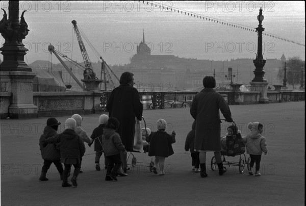 Women with little children at the lake promenade in Geneva, 1967