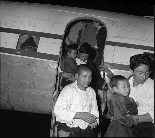 Arrival of the first Tibetan refugees in Switzerland, Kloten 1961