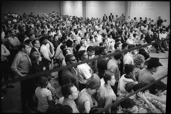 Spectators at training of Ali before WC fight versus Terrell, Houston 1967