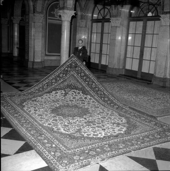Persian carpet, gift from the Shah of Persia to the federal council; 1960