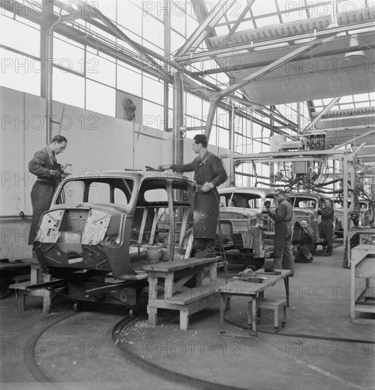 coaching work; assembly hangar; General Motors 1946