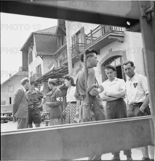 WW 2: G. Pasche (left) talking with commissar Chauvière, border Moillesullaz 1944