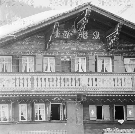 Les Diablerets, inscription and the year in which the house was built on house front; 1948