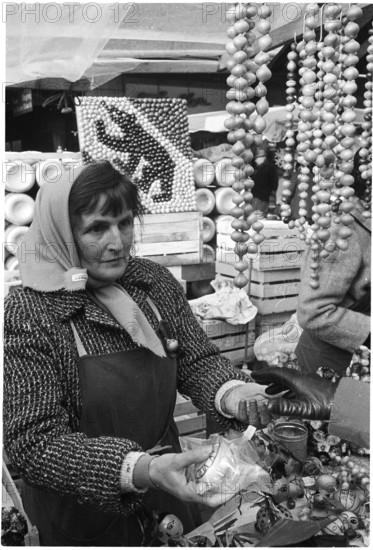 Seller at the Zibelemärit in Bern 1971